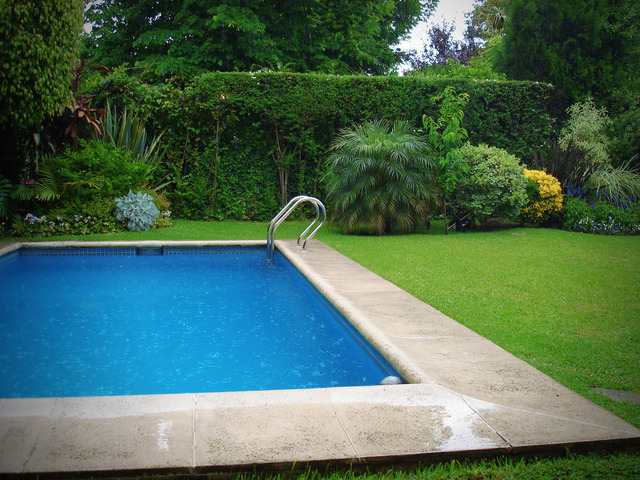 bazén v zahradě